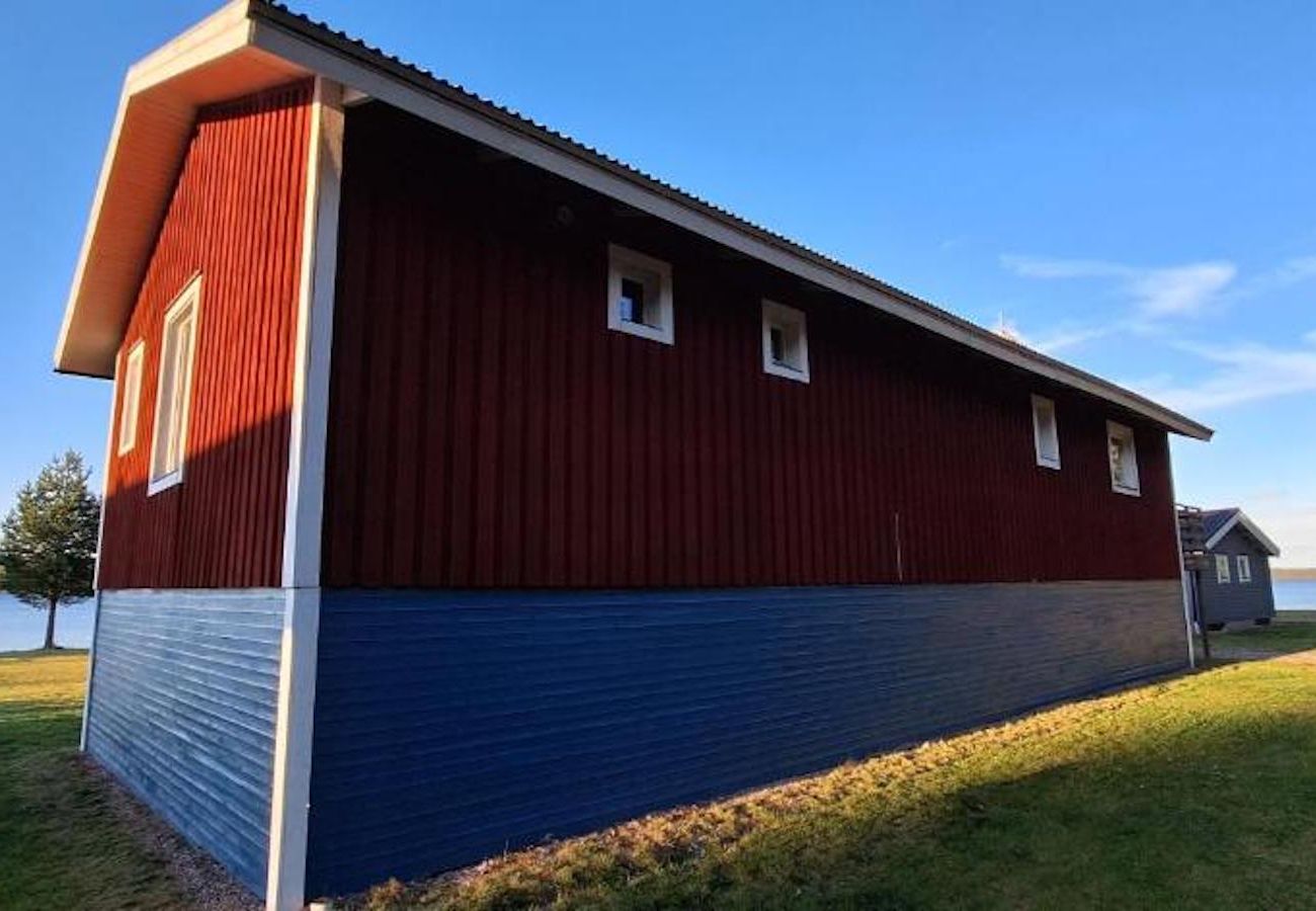 House in Svärdsjö - Red holiday home with panoramic views over the lake