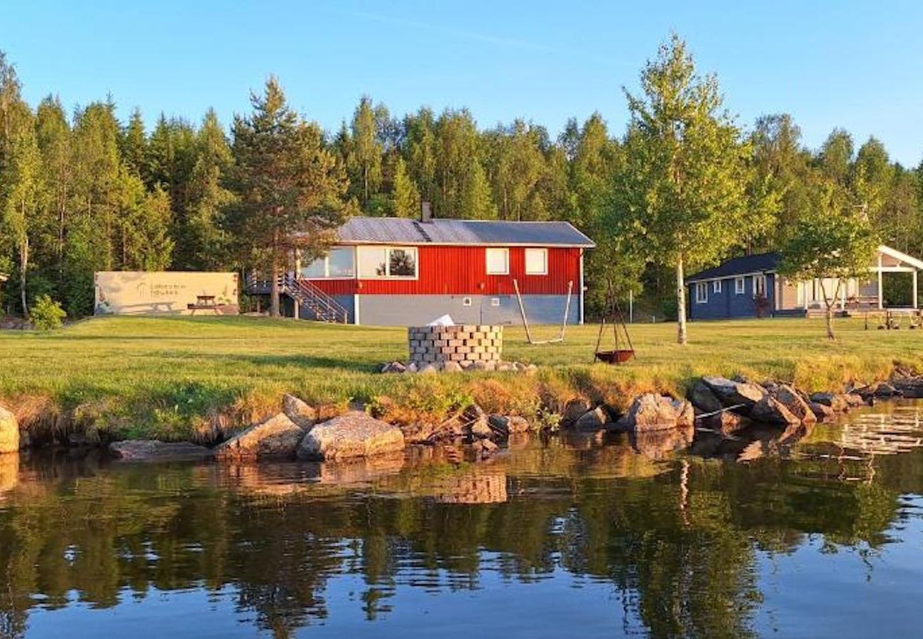 House in Svärdsjö - Red holiday home with panoramic views over the lake