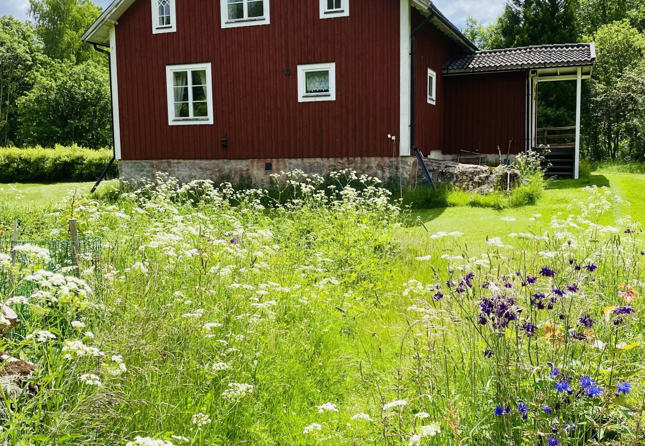 House in Tingsryd - Scenic cottage in the Småland forest with proximity to a lake