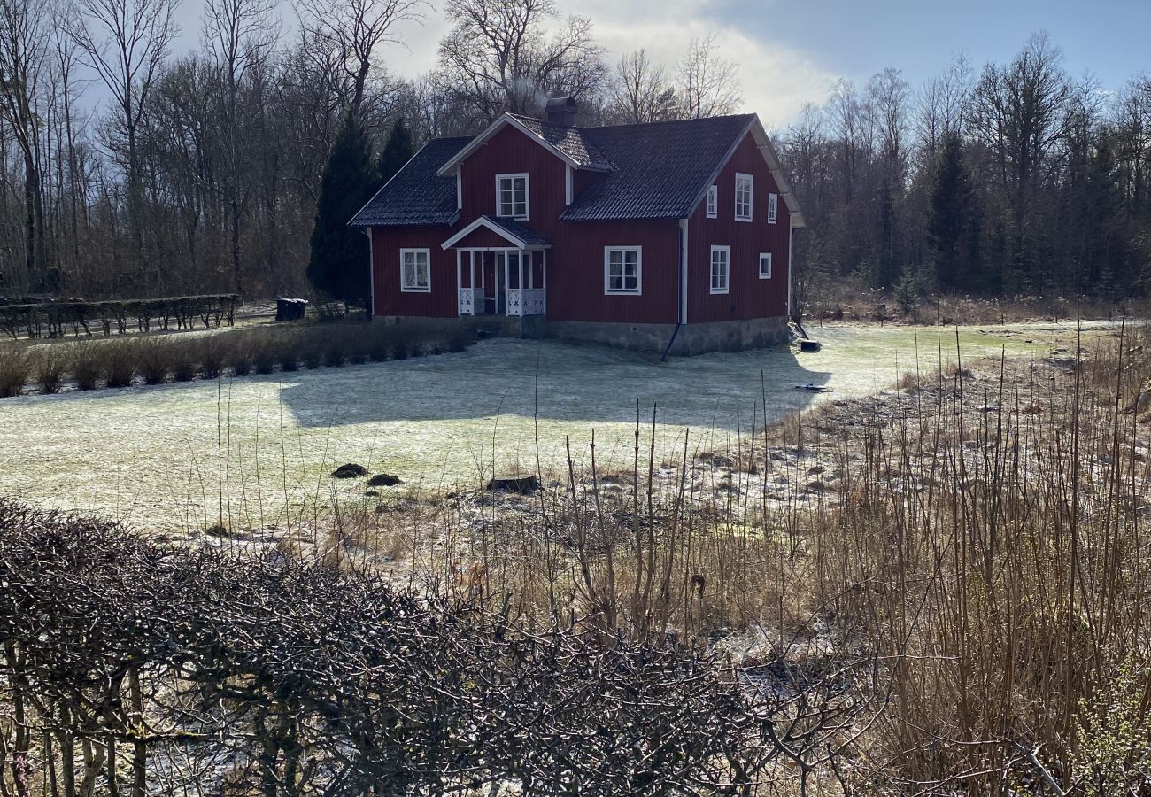 House in Tingsryd - Scenic cottage in the Småland forest with proximity to a lake