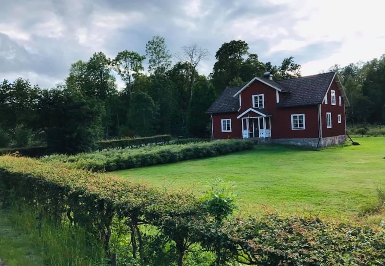 House in Tingsryd - Scenic cottage in the Småland forest with proximity to a lake