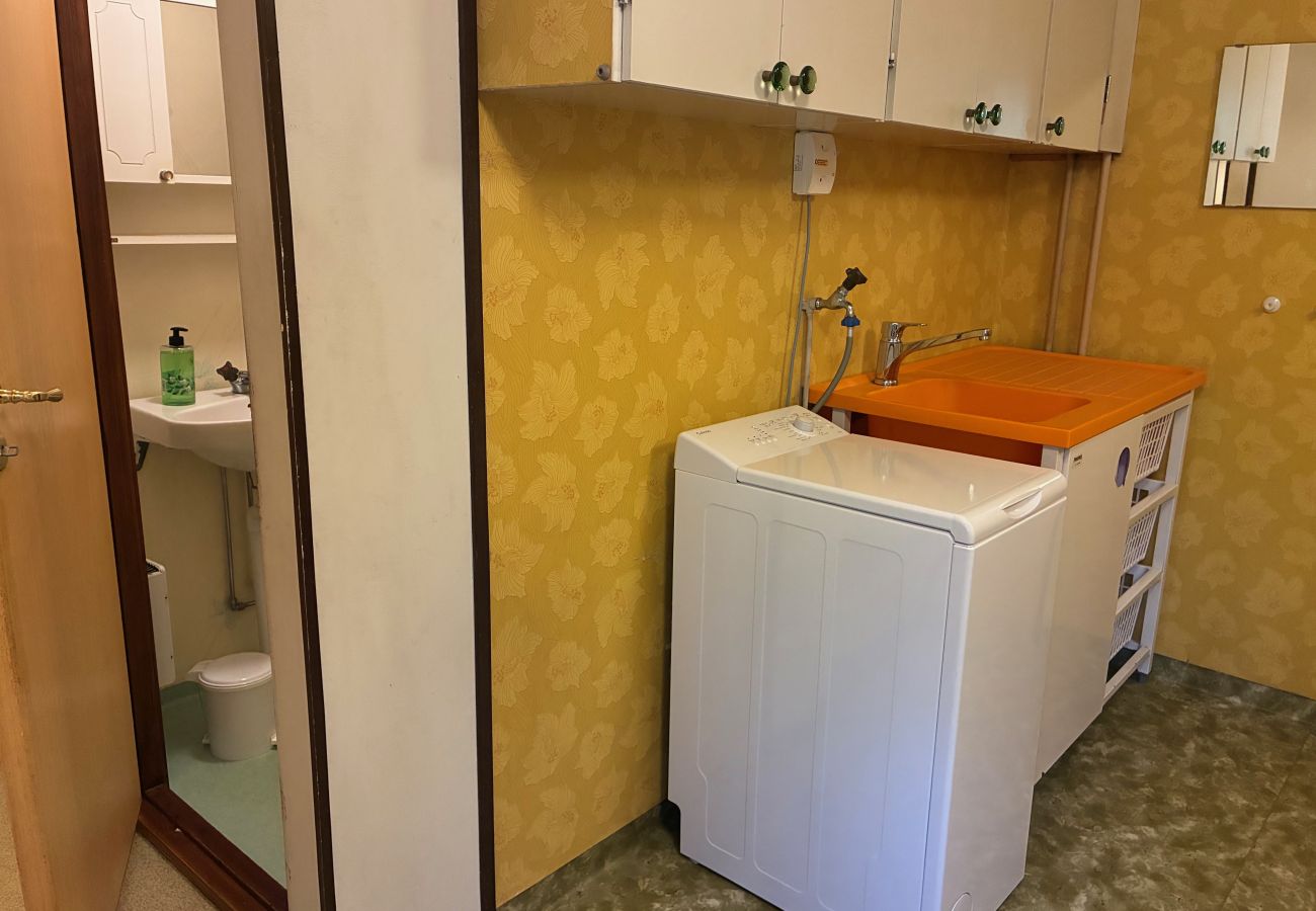 House in Bergkvara - Large holiday home by the sea with sauna, boat and internet