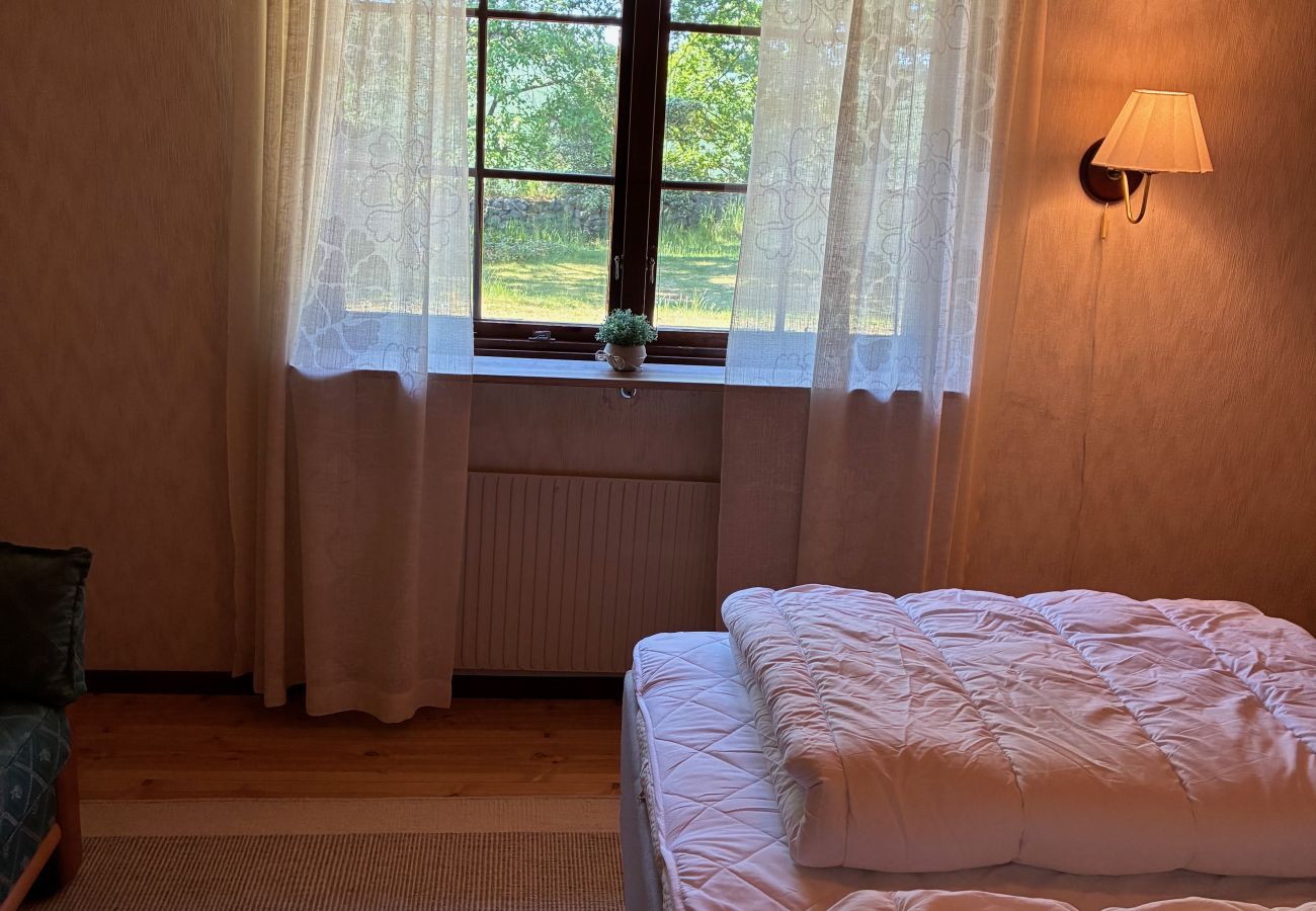 House in Bergkvara - Large holiday home by the sea with sauna, boat and internet