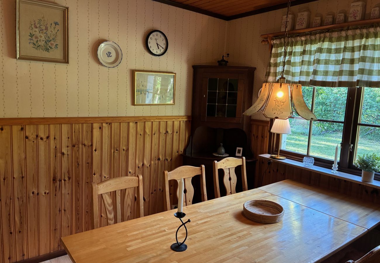 House in Bergkvara - Large holiday home by the sea with sauna, boat and internet