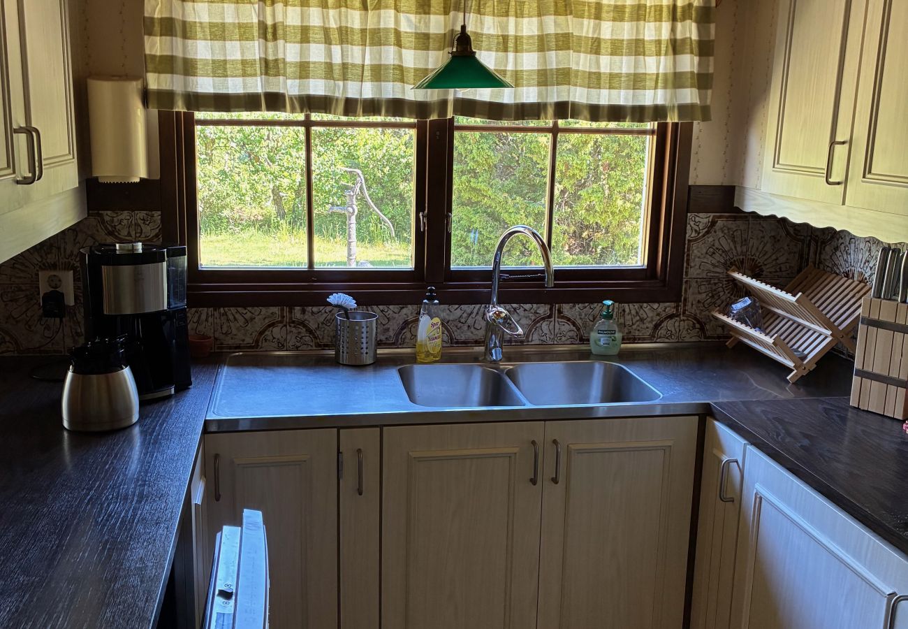 House in Bergkvara - Large holiday home by the sea with sauna, boat and internet