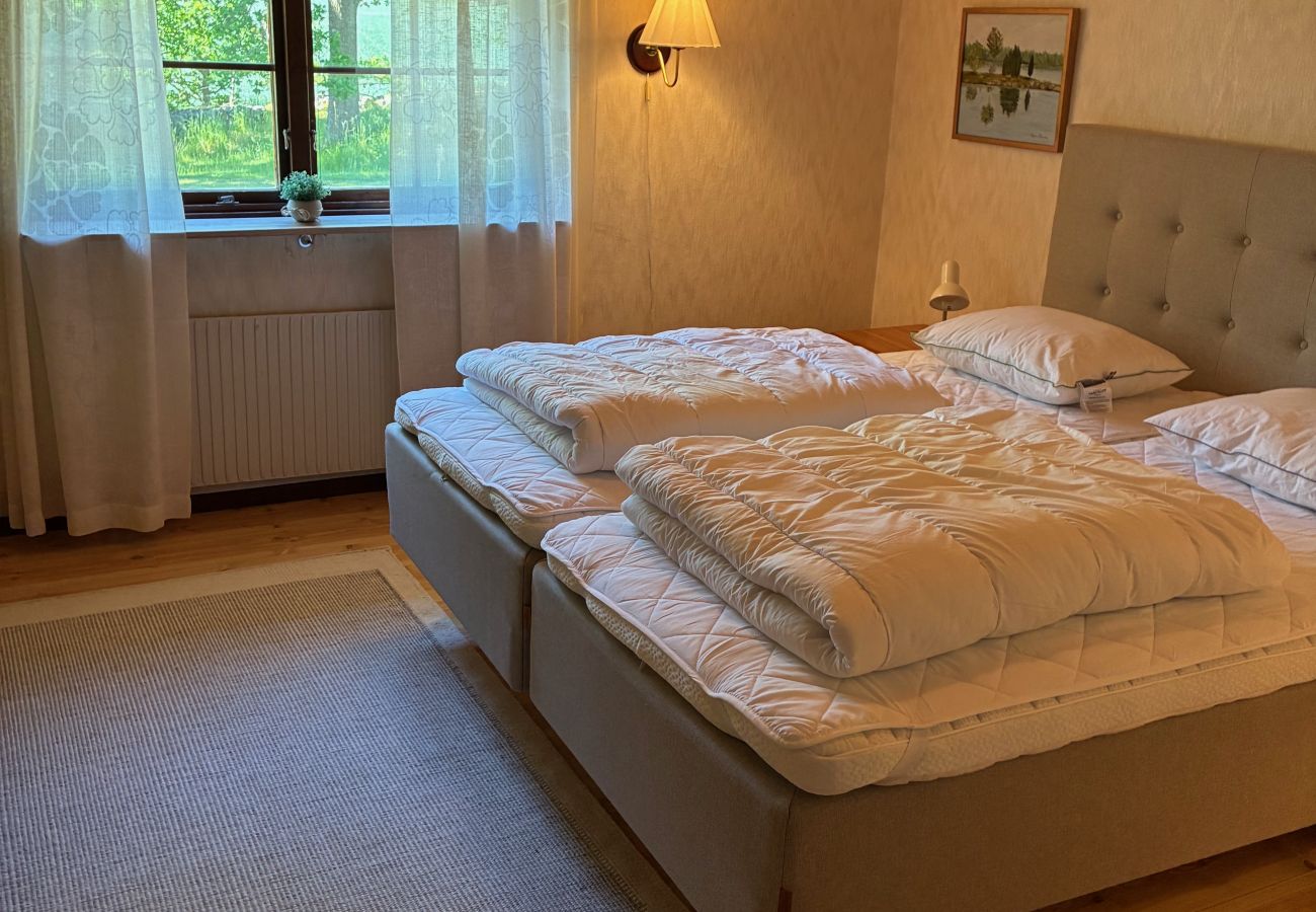 House in Bergkvara - Large holiday home by the sea with sauna, boat and internet