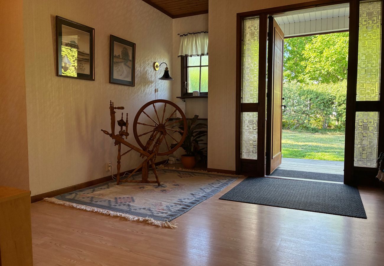 House in Bergkvara - Large holiday home by the sea with sauna, boat and internet