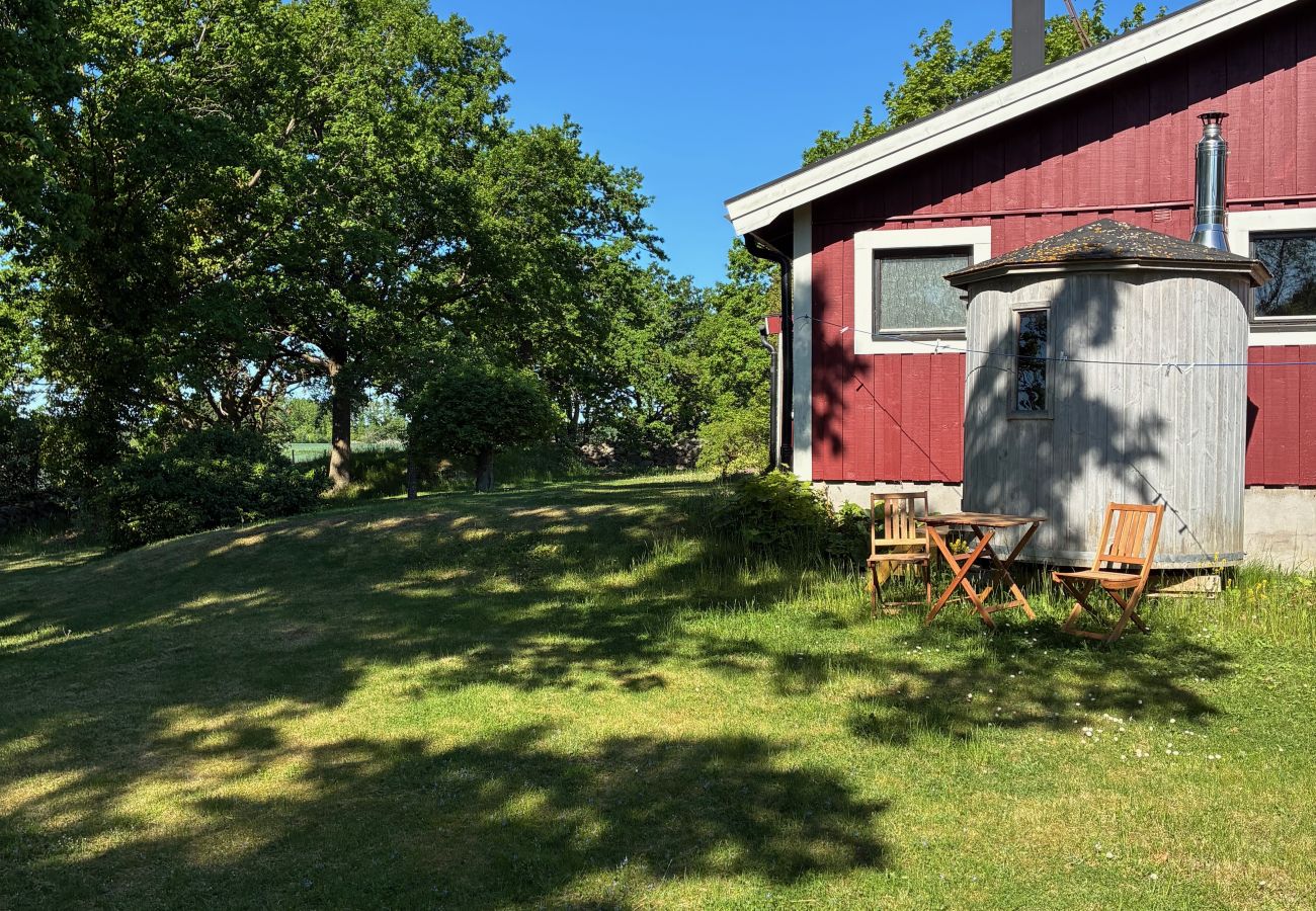 House in Bergkvara - Large holiday home by the sea with sauna, boat and internet