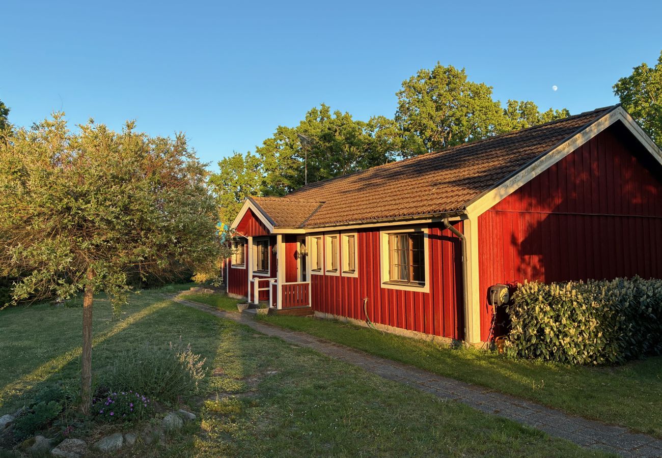 House in Bergkvara - Large holiday home by the sea with sauna, boat and internet