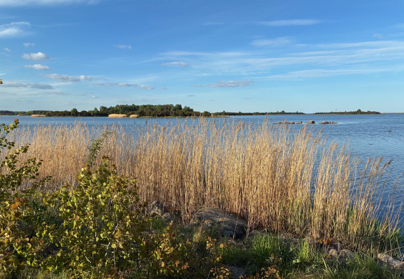 House in Bergkvara - Large holiday home by the sea with sauna, boat and internet