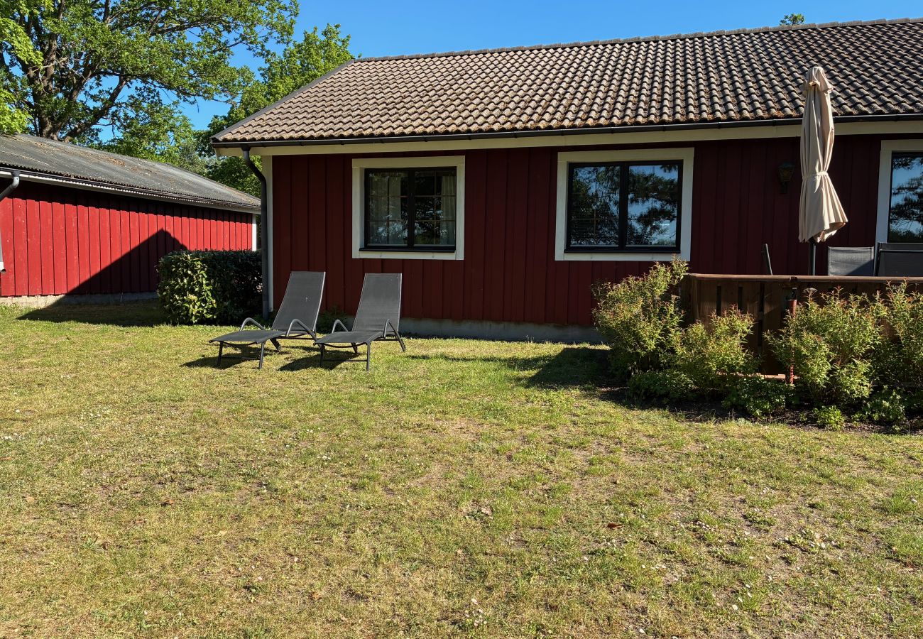 House in Bergkvara - Large holiday home by the sea with sauna, boat and internet