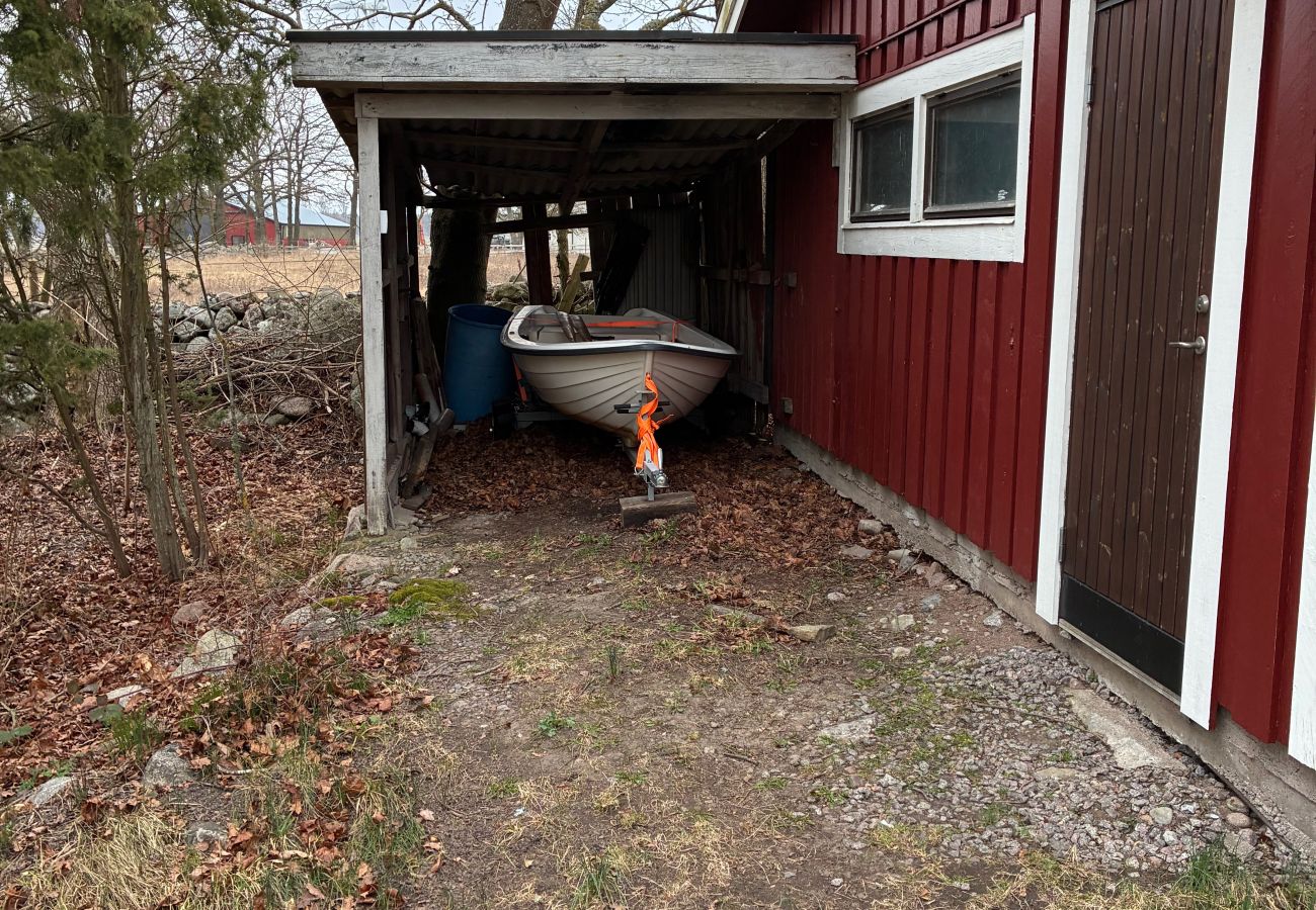 House in Bergkvara - Large holiday home by the sea with sauna, boat and internet