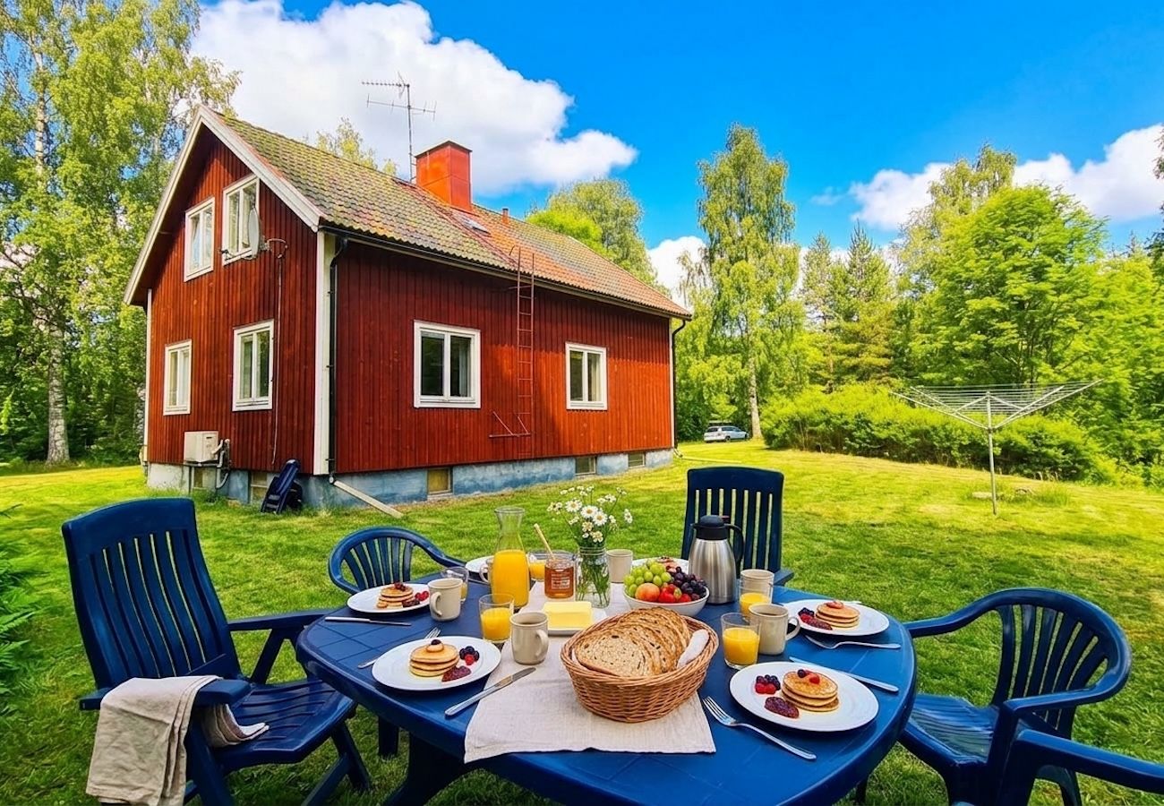 House in Lesjöfors - Holiday in the forest by a small lake in Värmland