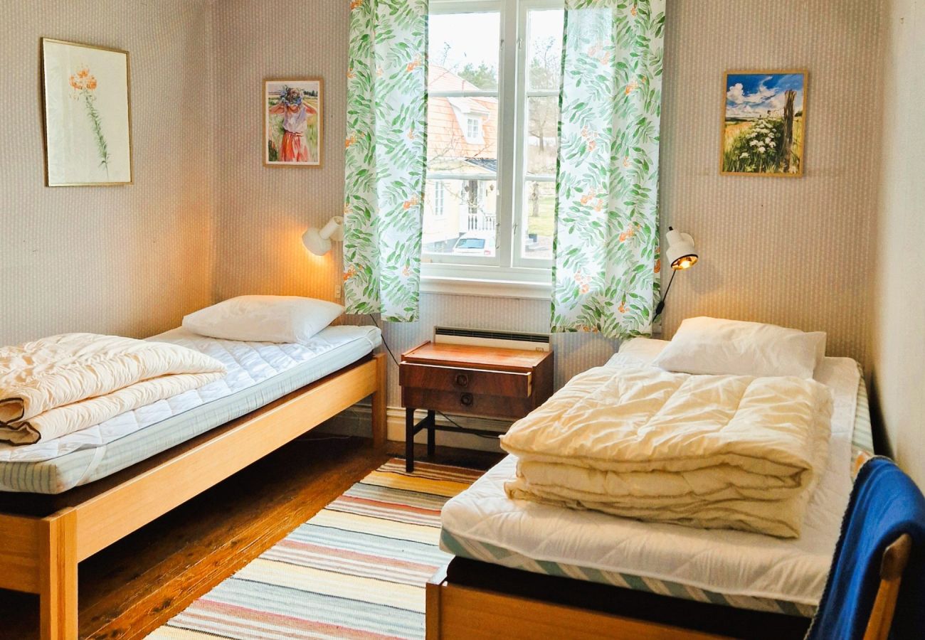 House in Södra VI - Charming red and white holiday home with lake view near Vimmerby