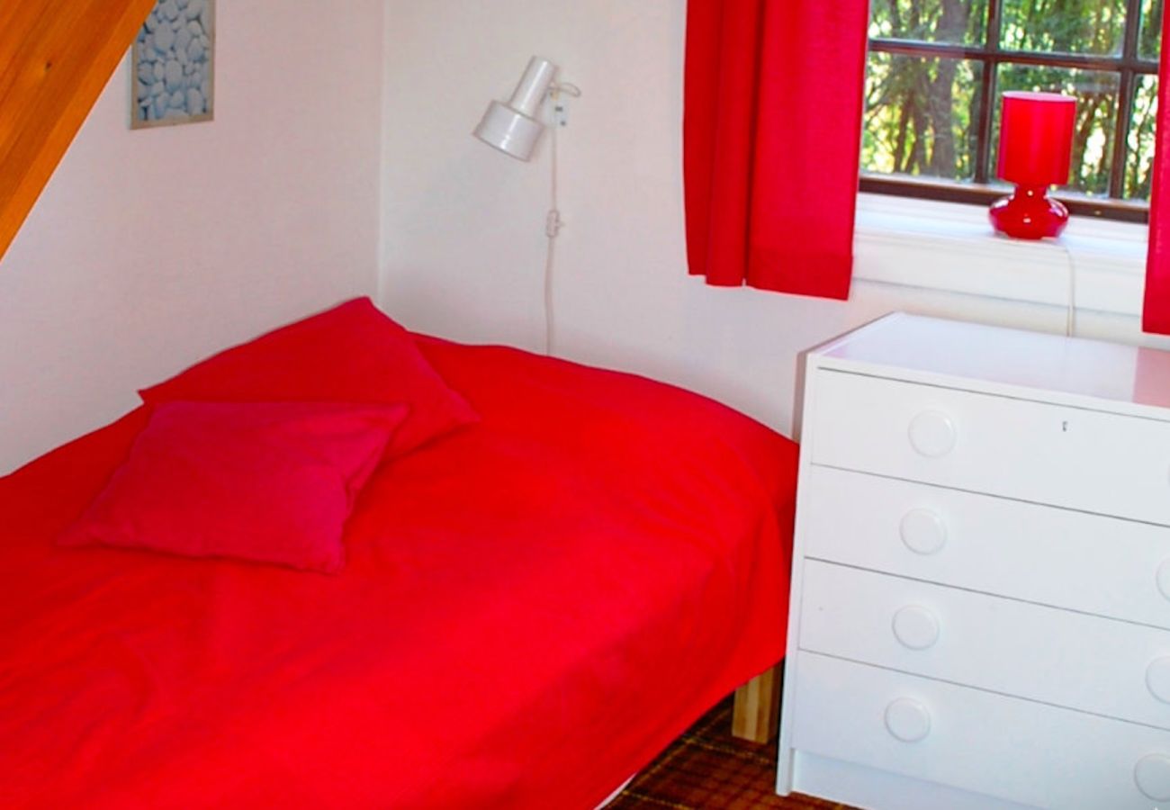 House in Ydre - Holiday idyll amidst horse paddocks, forest, meadows and lake with your own boat