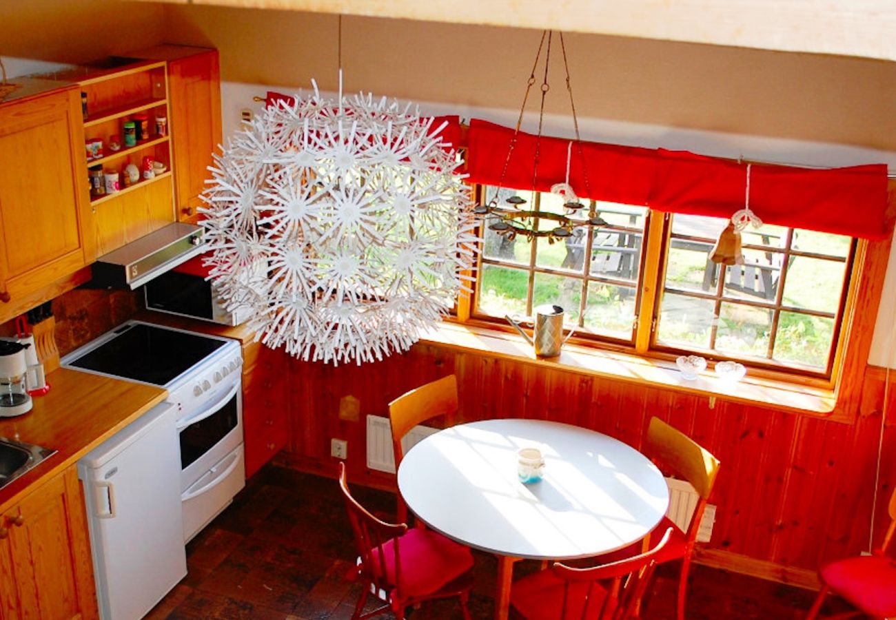 House in Ydre - Holiday idyll amidst horse paddocks, forest, meadows and lake with your own boat