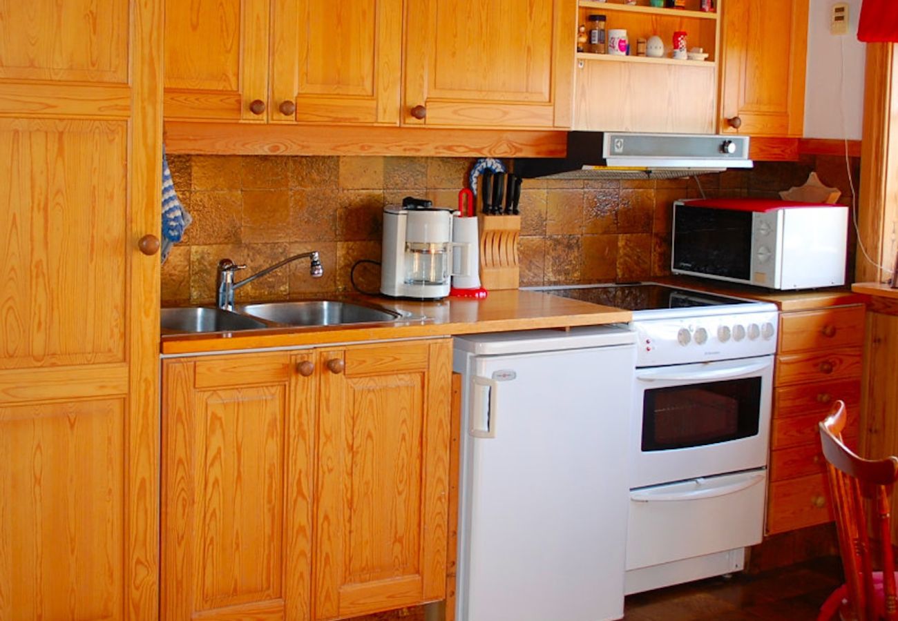 House in Ydre - Holiday idyll amidst horse paddocks, forest, meadows and lake with your own boat