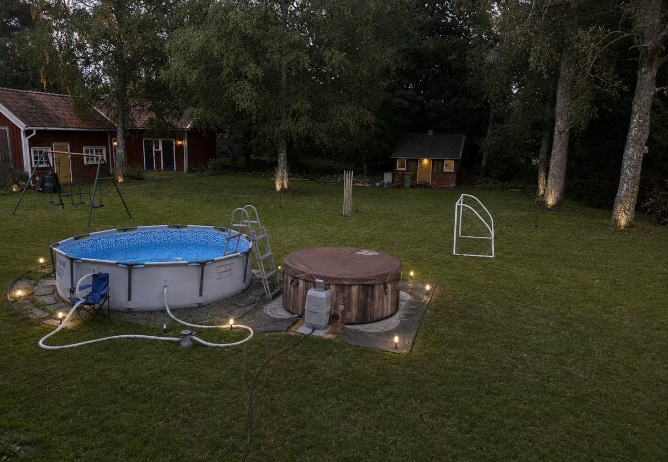 House in Gällstad - Large holiday home for summer and winter holidays