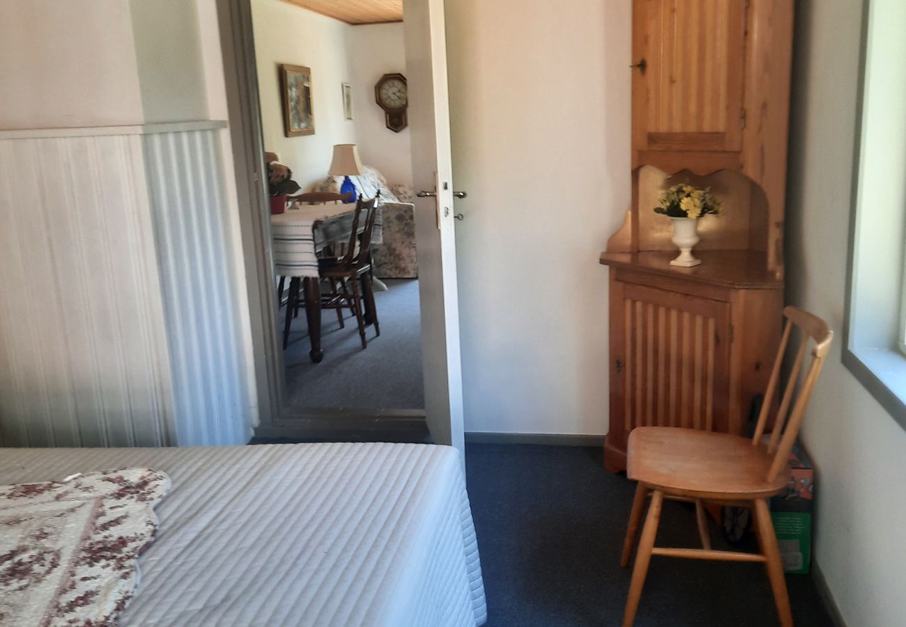 House in Eringsboda - Holiday home with guest cabin just 40 meters from the water