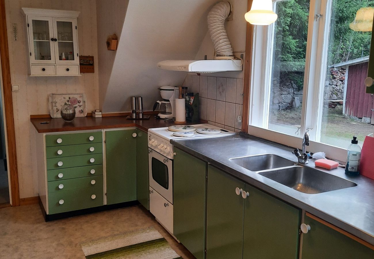 House in Eringsboda - Holiday home with guest cabin just 40 meters from the water
