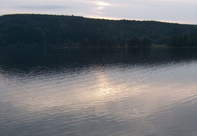 Stuga i Deje - Idylliskt fritidshus precis vid sjön i Värmland