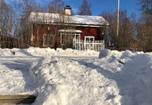 Stuga i Söderbärke - Stort semesterhus  precis vid sjön i drömläge