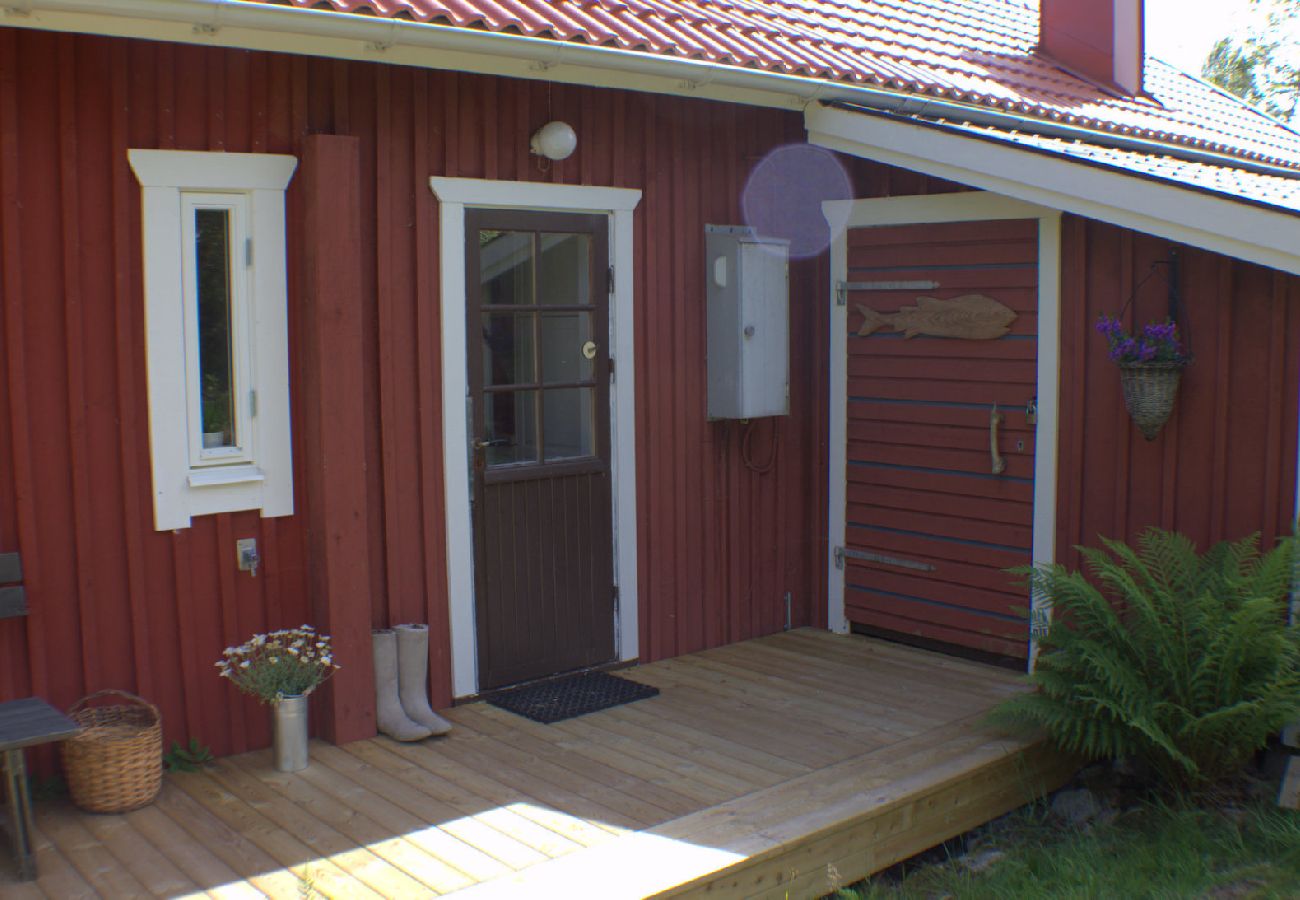Stuga i Lammhult - stuga med internet och sauna och båt vid sjön Stråken i Småland