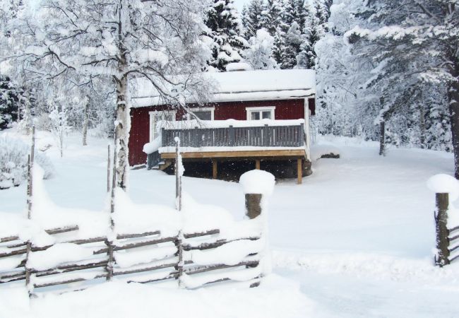 Stuga i Ullånger - Stuga vid sjön Viksättsjön i världsarvet Höga Kusten Stuga i Ullånger - Stuga vid sjön Viksättsjön i världsarvet Höga Kusten