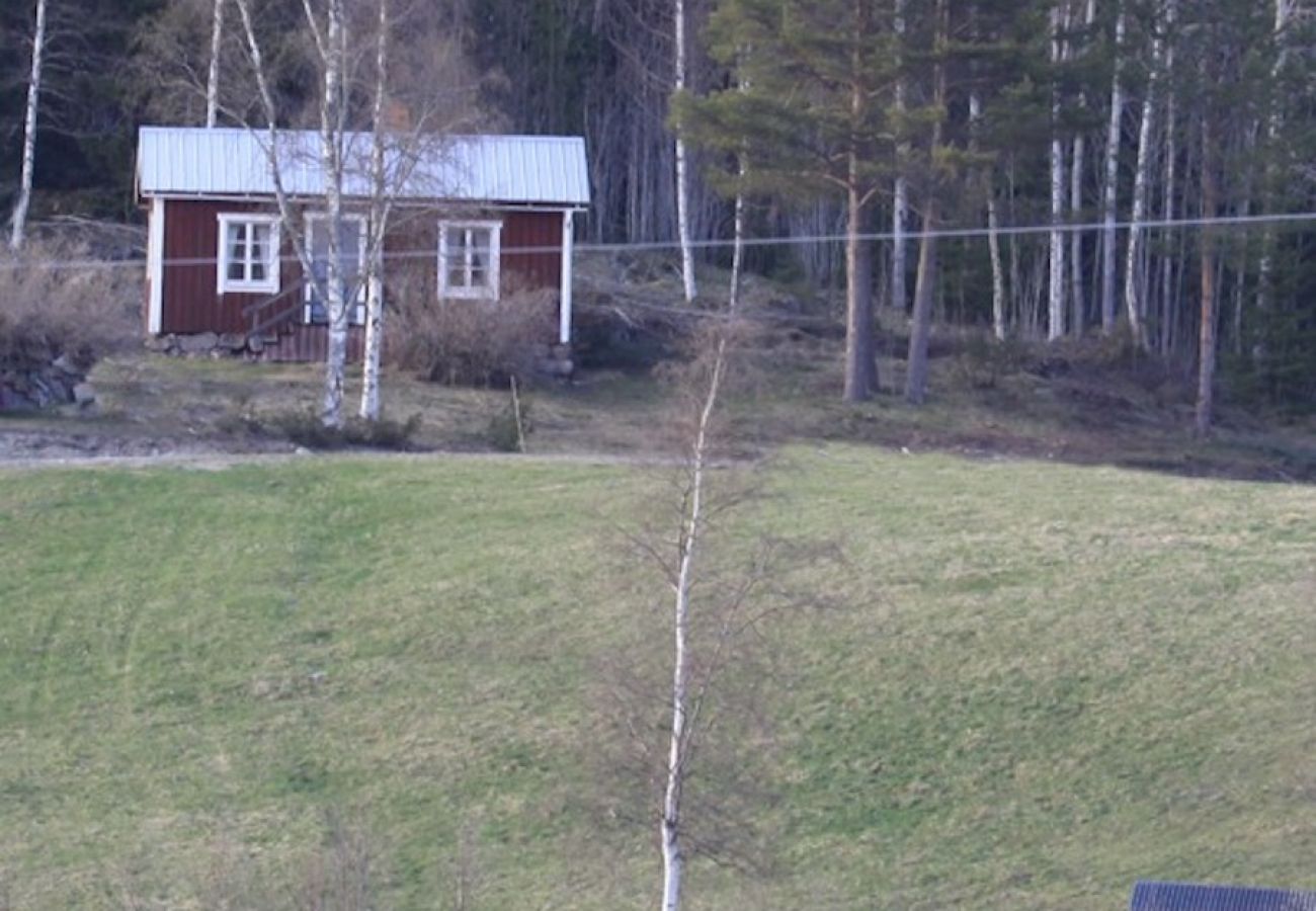 Stuga i Ullånger - Stuga vid sjön Viksättsjön i världsarvet Höga Kusten