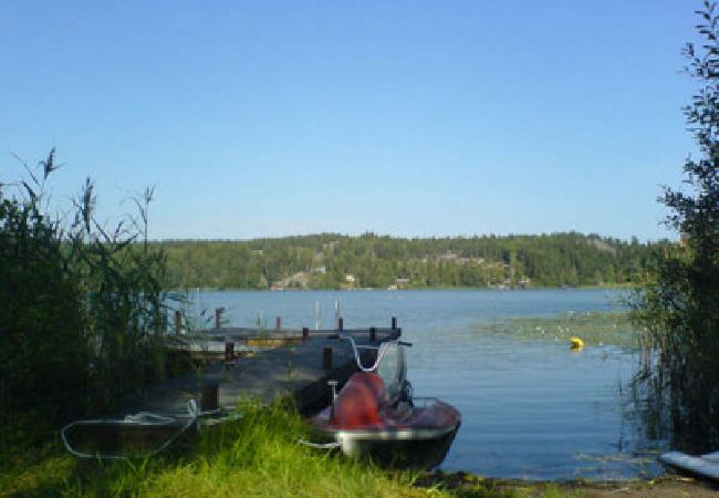 Stuga i Mölnbo - Hästgård med sjöutsikt