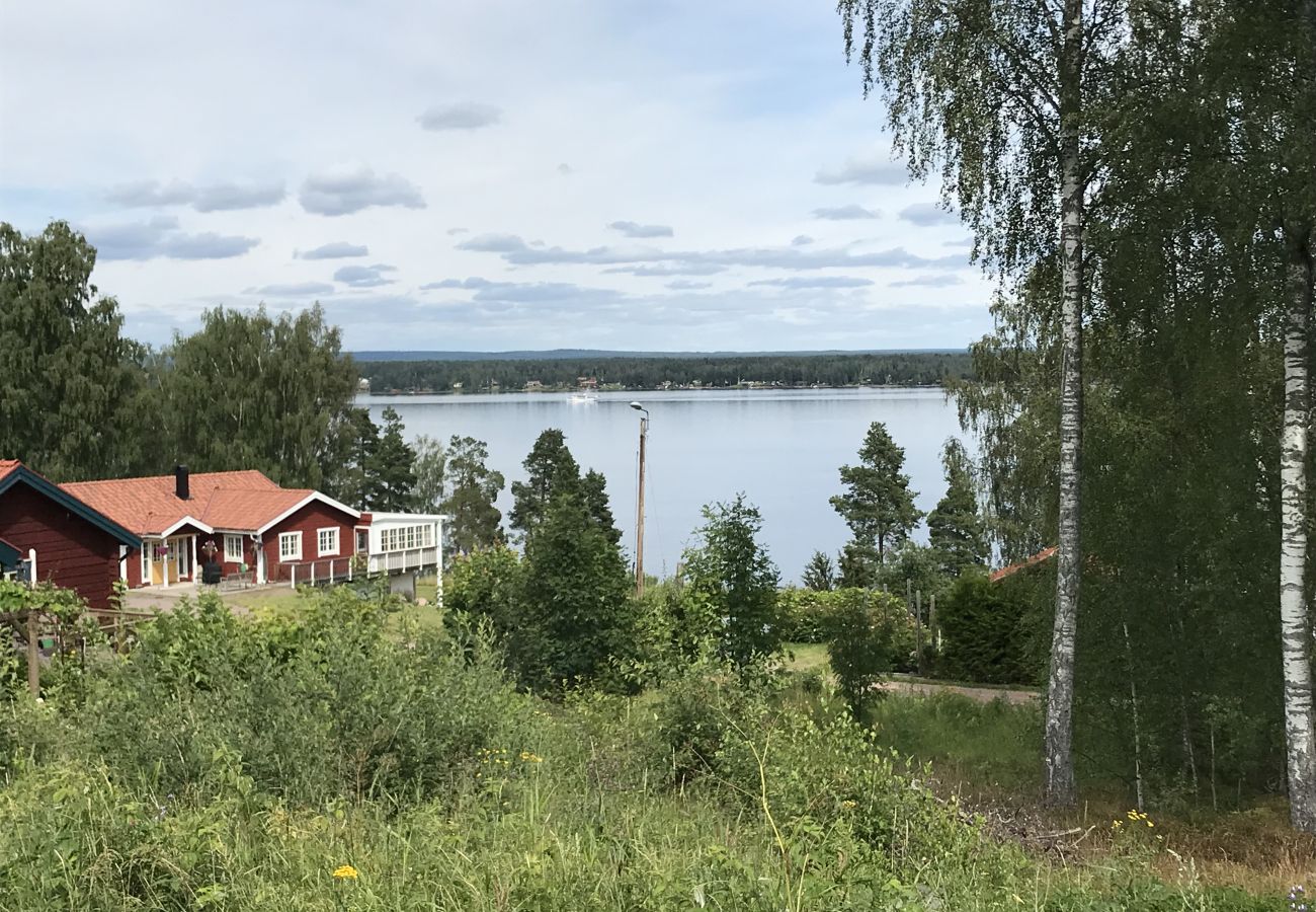 Stuga i Sollerön - Semester med sjöutsikt över vackra Siljan