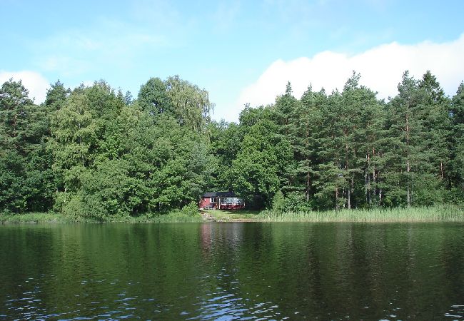 Stuga i Markaryd - Fin stuga precis vid Lokasjön med egen båt