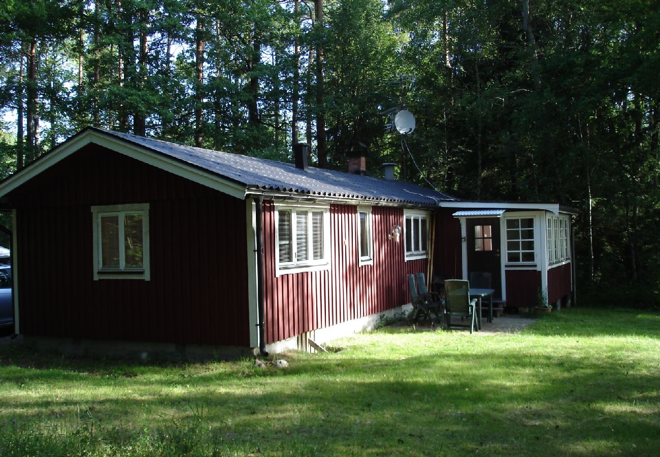 Stuga i Markaryd - Fin stuga precis vid Lokasjön med egen båt