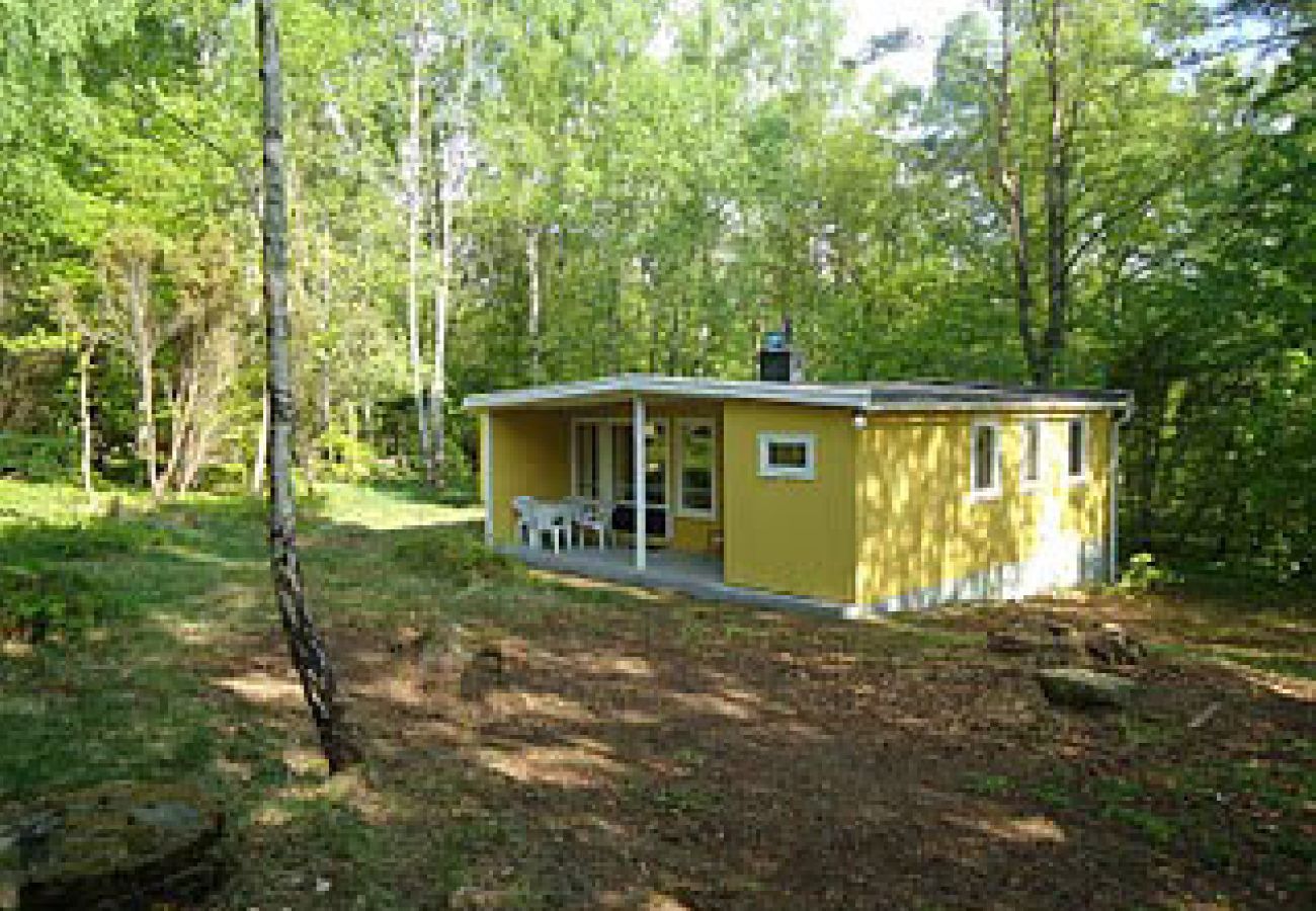 Stuga i Höör - Fritidshus i avskilt läge mitt i skogen