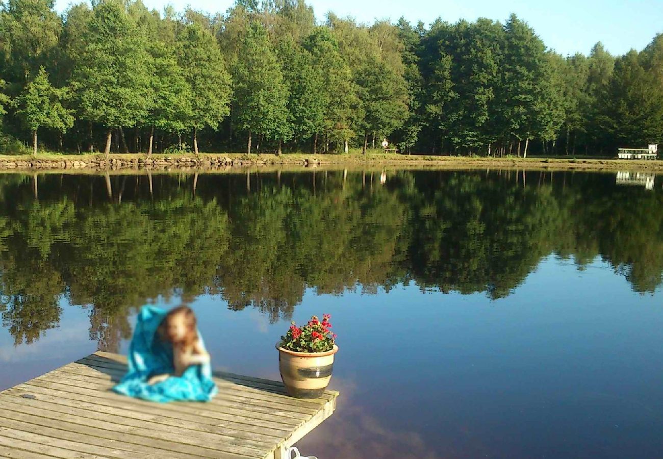 Stuga i Höör - Fritidshus i avskilt läge mitt i skogen