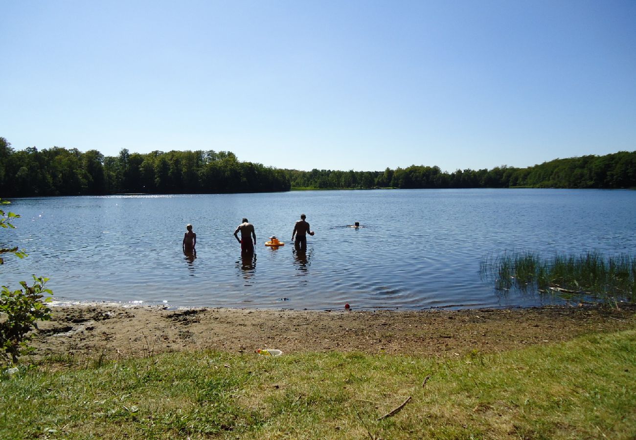 Stuga i Höör - Fritidshus i avskilt läge mitt i skogen