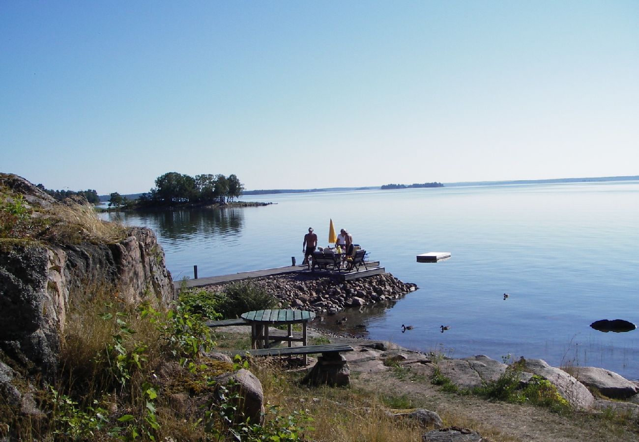 Stuga i Torsö - Semesterhus precis vid Vänern