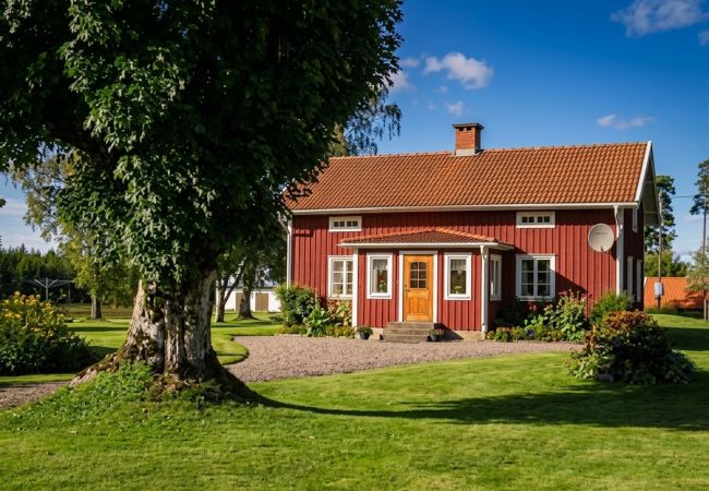 Stuga i Ulricehamn - Mysigt stuga vid sjön mellan Ulricehamn och Jönköping