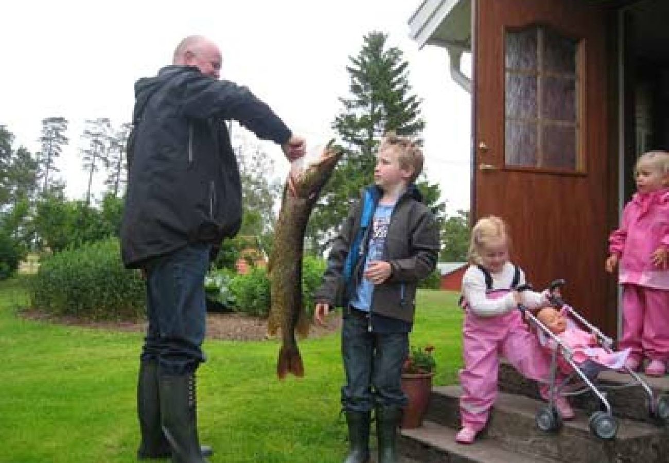 Stuga i Ulricehamn - Mysigt stuga vid sjön mellan Ulricehamn och Jönköping