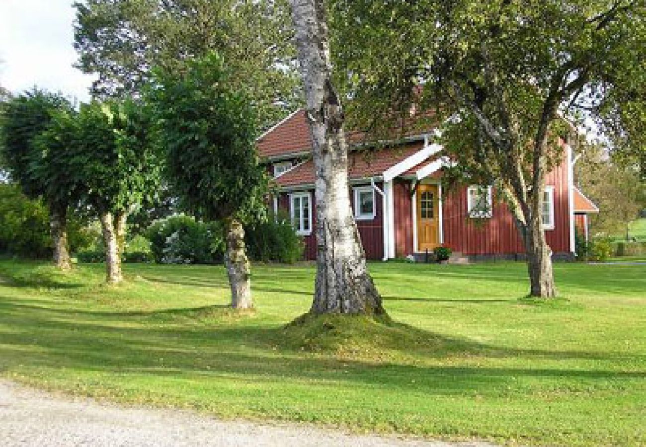 Stuga i Ulricehamn - Mysigt stuga vid sjön mellan Ulricehamn och Jönköping