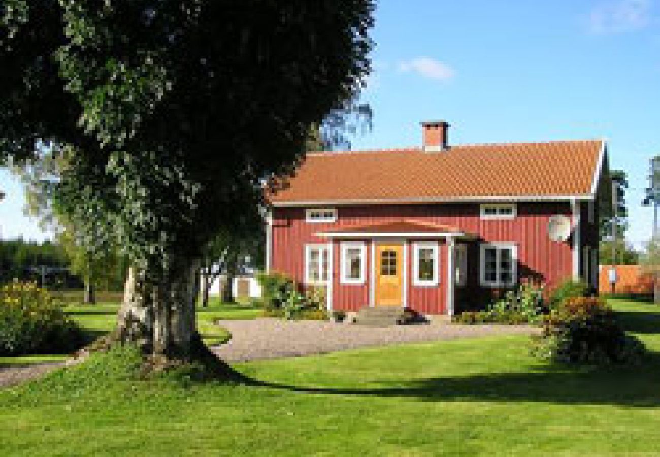 Stuga i Ulricehamn - Semester med sjöutsikt och en kärleksfullt renoverad stuga