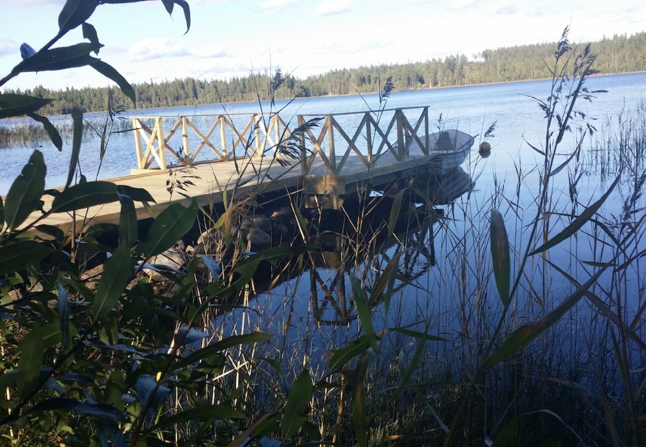 Stuga i Ulricehamn - Mysigt stuga vid sjön mellan Ulricehamn och Jönköping