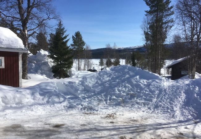 Stuga i Lofsdalen - Charmigt fritidshus i Lofsdalen vid Lofssjön