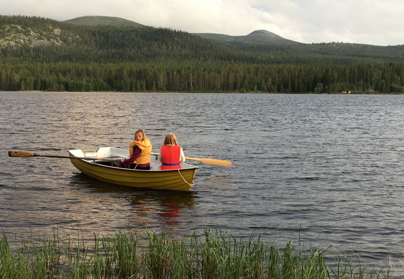 Stuga i Lofsdalen - Charmigt fritidshus i Lofsdalen vid Lofssjön