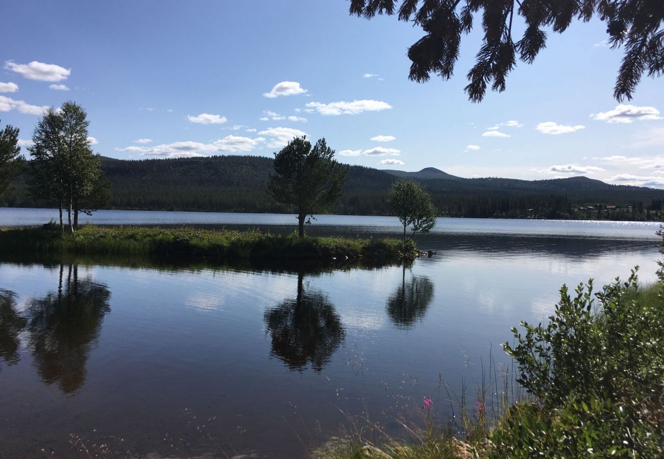 Stuga i Lofsdalen - Charmigt fritidshus i Lofsdalen vid Lofssjön