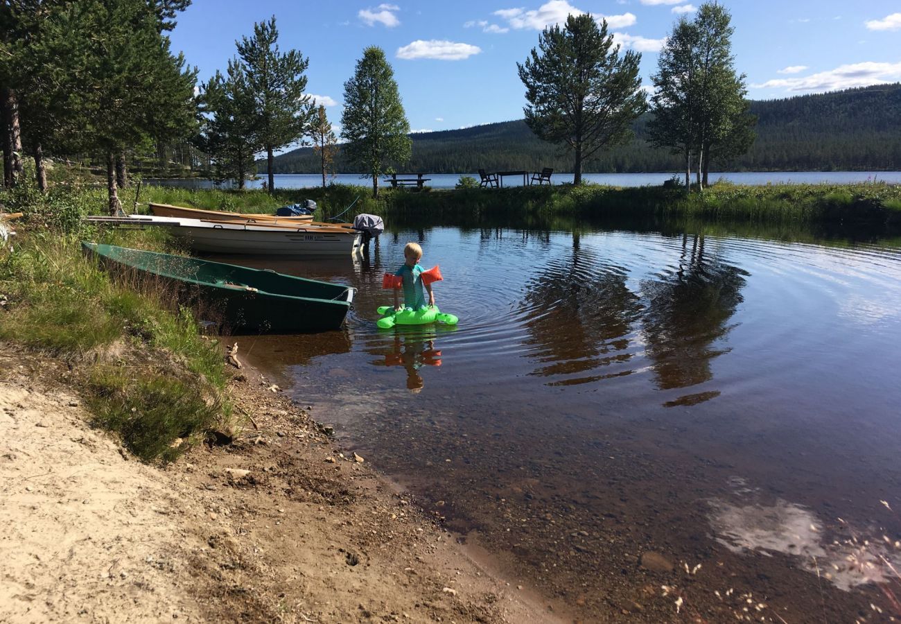 Stuga i Lofsdalen - Charmigt fritidshus i Lofsdalen vid Lofssjön