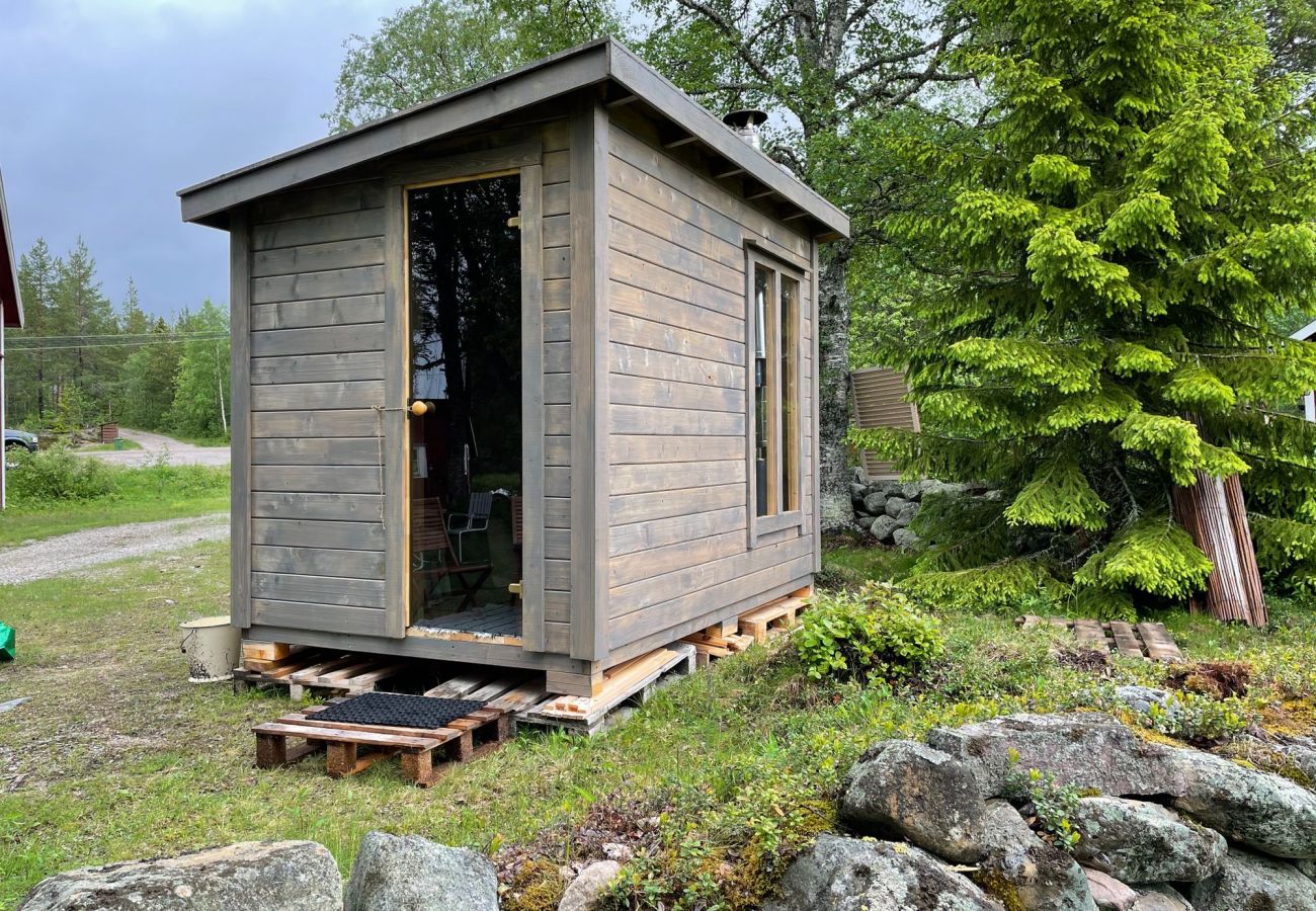 Stuga i Lofsdalen - Charmigt fritidshus i Lofsdalen vid Lofssjön