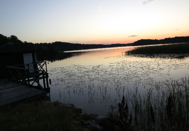 Stuga i Strängnäs - Rofyllt paradis vid Mälaren Stuga i Strängnäs - Rofyllt paradis vid Mälaren