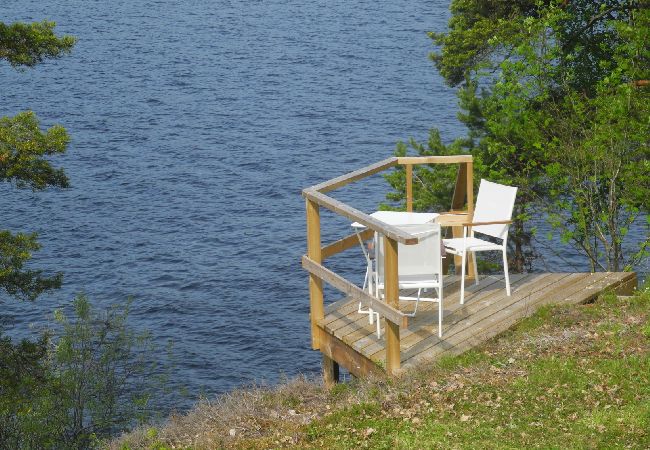 Stuga i Gräsmark - Semesterhus precis vid sjön Rottnen