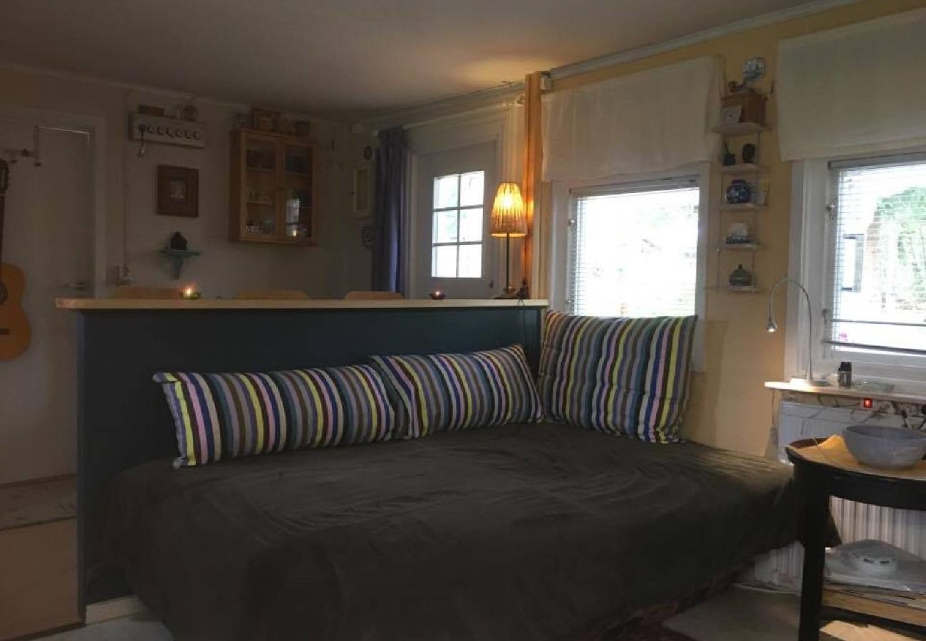 Stuga i Edsbro - Semester i Uppland mellan badsjöar och Östersjökusten